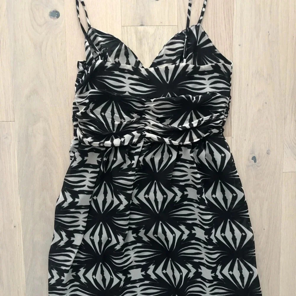 Patterned Dress - Picture 2 of 3
